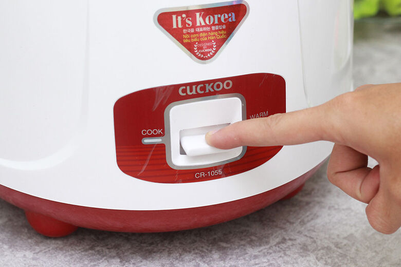 nút gạt và đèn báo dễ hiểu, dễ sử dụng